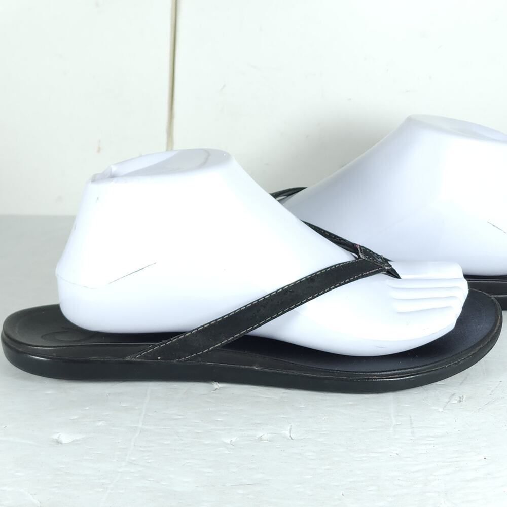 Olukai Women's Hono US8? Black Leather Slip On Flat Thong Flip Flop Sandals - Picture 9 of 16